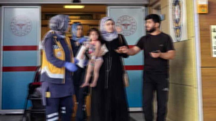 Evde bulduğu fare zehrini yiyen bebek, hastaneye kaldırıldı