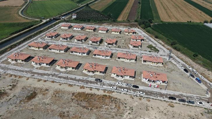 Osmaniye’de 26 köy deprem konutu hak sahiplerine teslim edildi