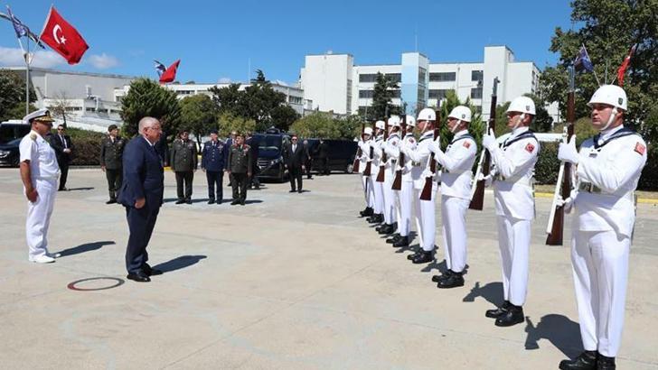 Bakan Güler'den İstanbul Tersanesi Komutanlığı'na ziyaret