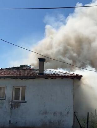 Çanakkale’de yanan ev kullanılamaz hale geldi