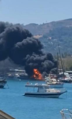 İzmir- Urla'da tekne yangını /Video eklendi