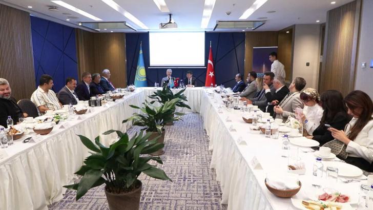 Kazakistan'ın Ankara Büyükelçisi Sapiyev, İstanbul'da basın mensuplarıyla buluştu