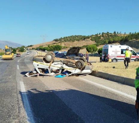 Manisa'da kavşakta kaza: 1 ölü, 3 yaralı