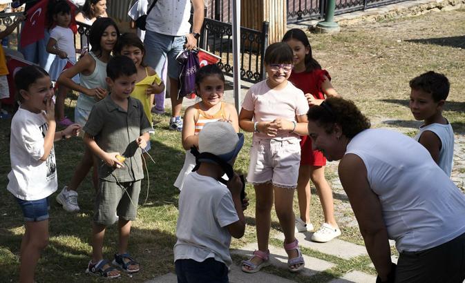 Kuşadası'nda Muzaffer İzgü Parkı'nda 'Çocuk Şenliği' düzenlendi