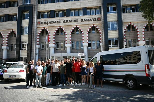 Kuşadası’nda, turistik tesiste maaşlarını alamayan çalışanlardan otel sahipleri hakkında suç duyurusu