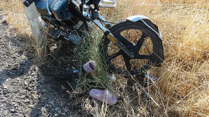 6 kişinin bindiği motosiklet devrildi; anne- baba ve 4 çocuk yaralandı
