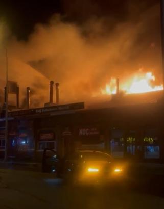 Erzurum'da restoranda çıkan yangın evler ve otele sıçradı