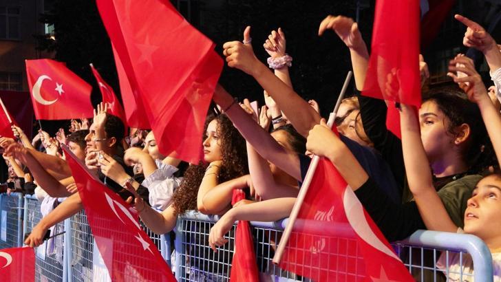 Sultangazi'de 30 Ağustos Oğuzhan Koç konseriyle kutlandı