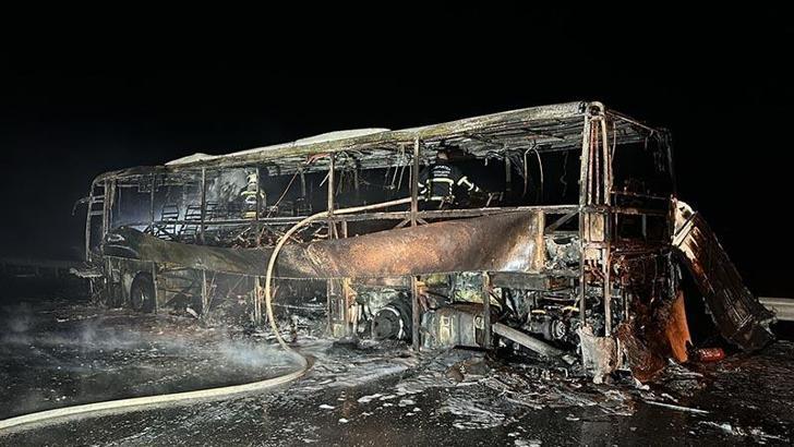 Gaziantep'te seyir halindeki yolcu otobüsü yandı