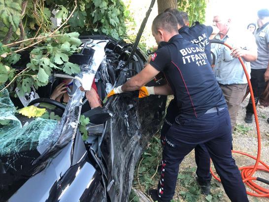 Otomobil römorka çarptı: 4 yaralı