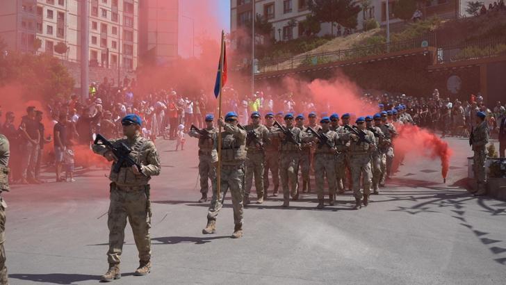 Şırnak’ta komandolardan Zafer Bayramı yürüyüşü /Video eklendi
