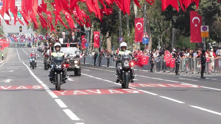 İstanbul- Vatan Caddesi'nde 30 Ağustos Zafer Bayramı töreni