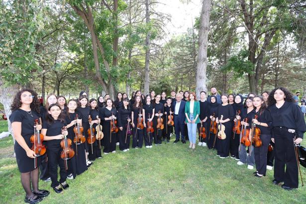 Başkan Büyükkılıç’tan geleceğin sanatçılarına destek