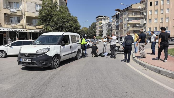 Hafif ticari araçla çarpışan motosikletin sürücüsü yaralandı