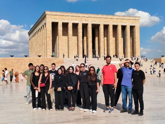 Beyoğlu Belediyesi, Zafer Bayramı kapsamında gençleri Anıtkabir'e götürdü