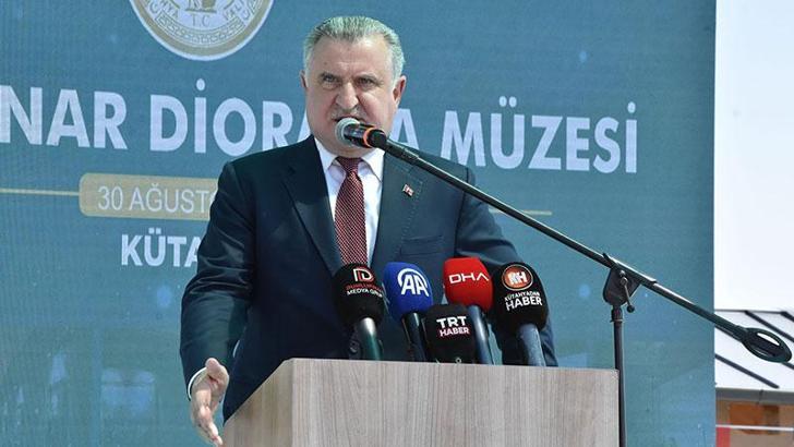 Bakan Bak: Geleceğe gençlerimizle yürüyeceğiz