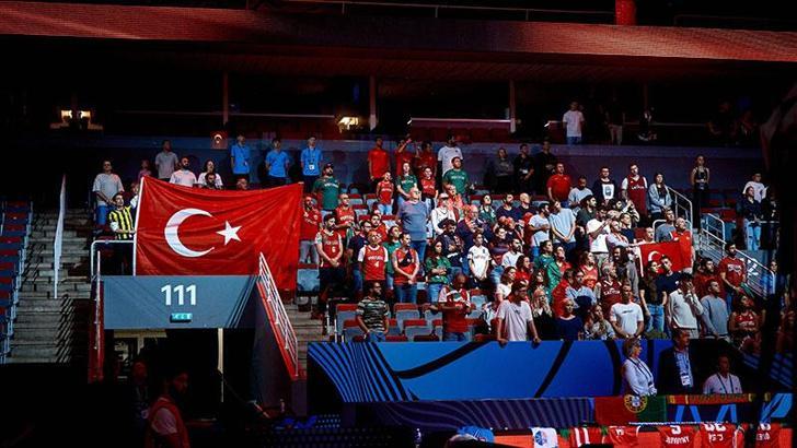 12 Dev Adam namağlup son 16’da