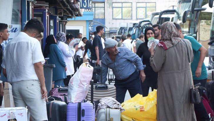 İstanbul- 15 Temmuz Demokrasi Otogarı'nda okula dönüş yoğunluğu