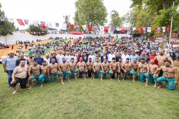 Pehlivanlar, Zafer Bayramı için güreşti