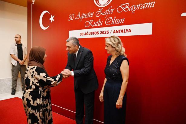 Vali Şahin: Gelecek bizimdir, daha da güçleneceğiz