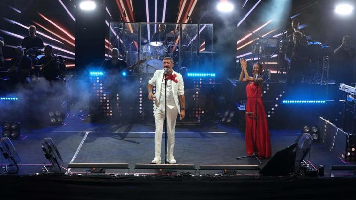 Aydın'da 30 Ağustos coşkusu Hakan Altun konseriyle kutlandı