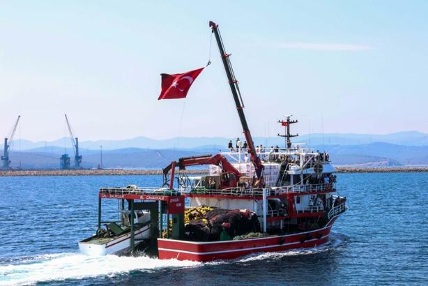 Çanakkale’de balıkçılar 'Vira bismillah' diyerek denize açıldı