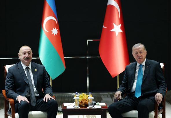 Cumhurbaşkanı Erdoğan, Azerbaycan Cumhurbaşkanı Aliyev ile bir araya geldi