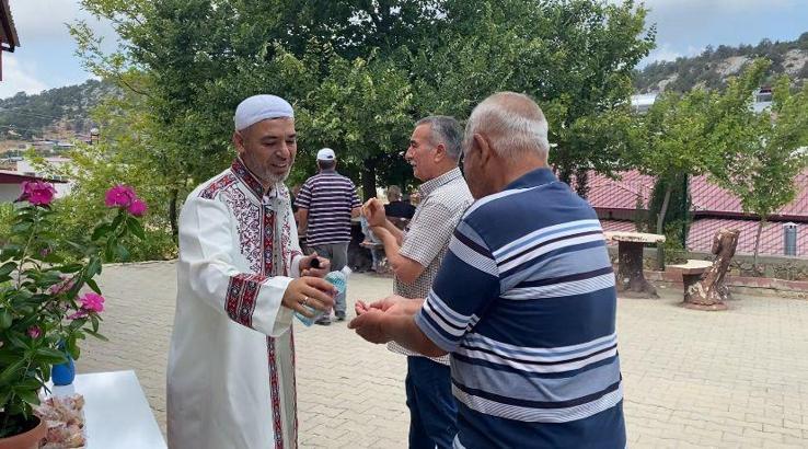 İkramla gönüllere dokunuyor