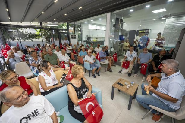 Emekliler, Erdemli Emekli Evi’nde türkülerle buluştu