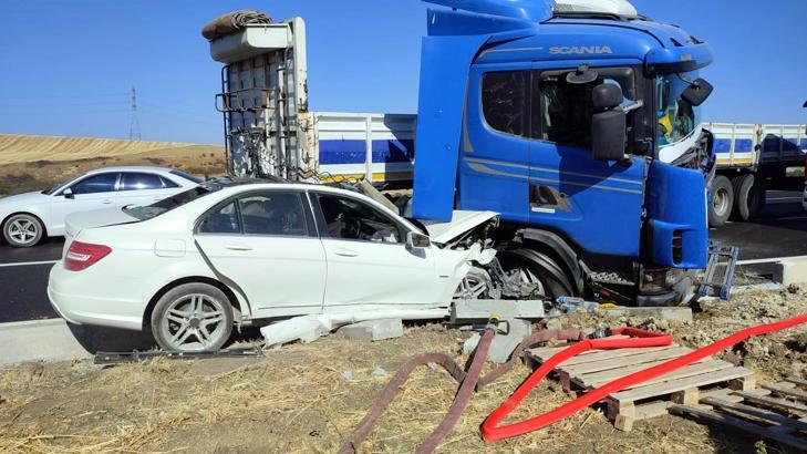 TIR’la çarpışan otomobilin sürücüsü yaralandı