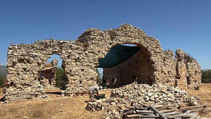 Beçin Kalesi'ndeki 600 yıllık medrese yeniden ayağa kalkacak