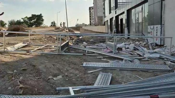 Elazığ’da iskele çöktü: 2 işçi yaralı