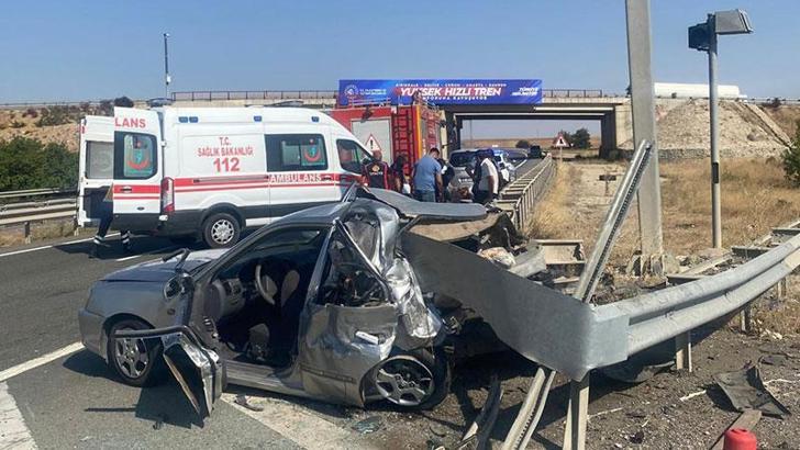 Otomobil, bariyerlere çarptı: 1 ölü, 4 yaralı