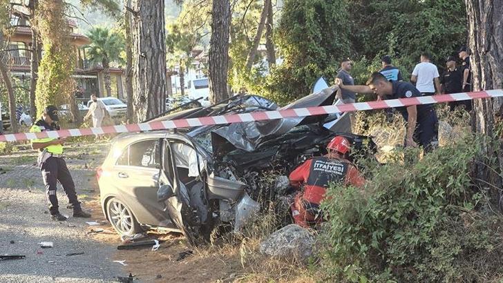 Muğla'da otomobil, ağaca çaptı: 1 ölü, 1 yaralı