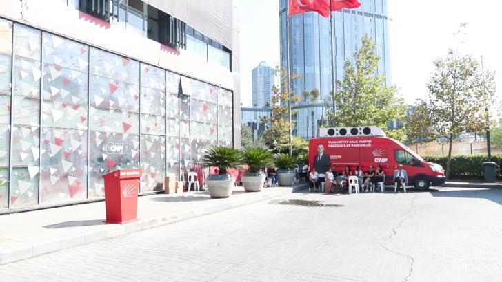 İstanbul- İstanbul Büyükşehir Belediyesi Başkan Vekili Nuri Aslan, CHP il binasına geldi