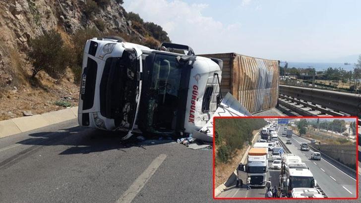 Yağ yüklü TIR devrildi; yol ulaşıma kapandı