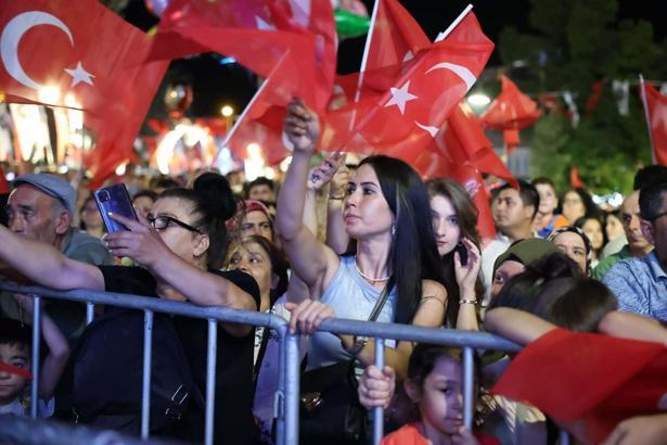 'Tüm hemşehrilerimizi, kurtuluş coşkusunu paylaşmak için etkinliklerimize davet ediyoruz'