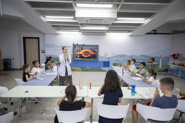 Mersin’de çocuklar yaz tatilinde de bilimden ayrılmadı