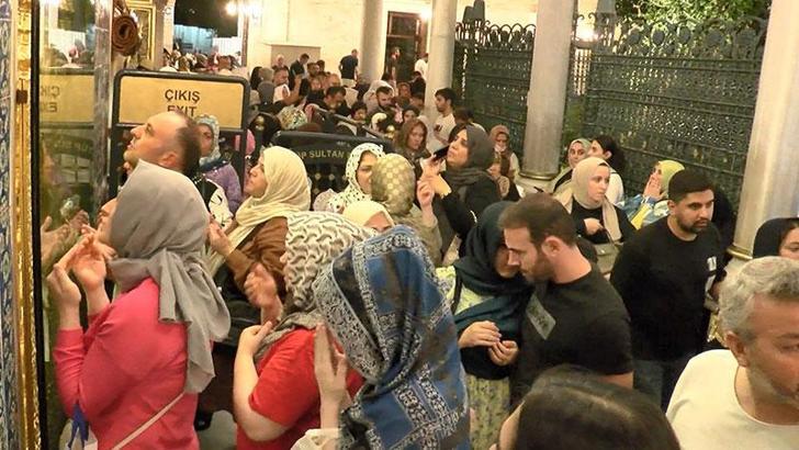 Mevlid Kandili Eyüpsultan Camii'nde idrak edildi