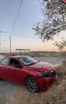 İstanbul - Sultangazi'de skuter sürücüsüne çarptı; kaçarken aydınlatma direğine çarparak kaza yaptı