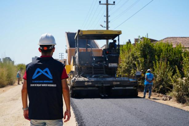 MESKİ, sıcak asfalt kaplama çalışmalarına ara vermeden devam ediyor
