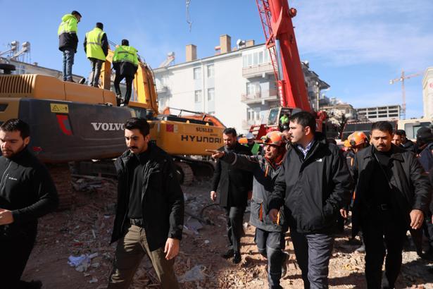 Elazığ'dan Bakan Kurum'a 'Fahri Hemşehrilik Beratı'