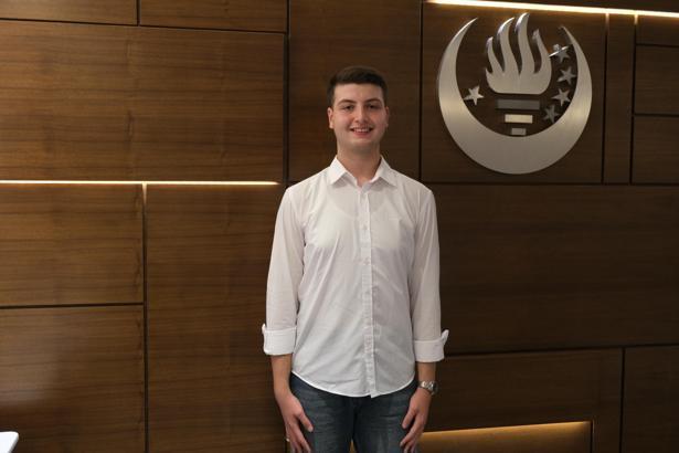 Depremin yaralarını sarıp, Türkiye 43’üncüsü oldu; tıp fakültesine yerleşti