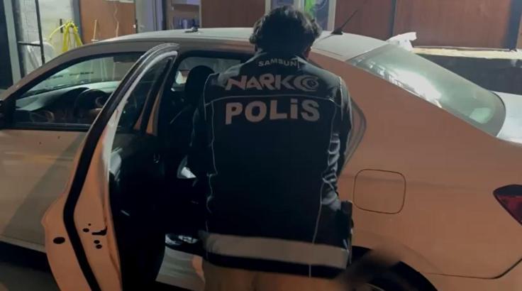 Kiralık otomobille uyuşturucu sevkiyatında baba-oğula gözaltı