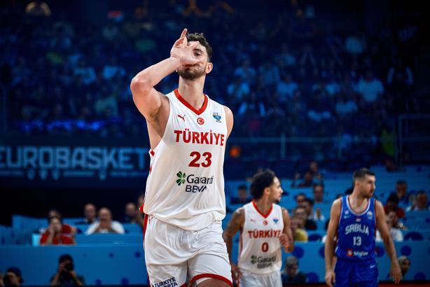 Türkiye kazandı, Alperen- Jokic mücadelesi  maça damga vurdu