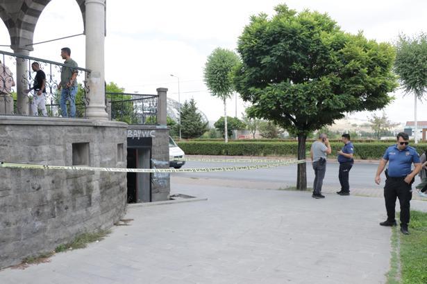 Cami tuvaletindeki kavgada bıçakla ağır yaralandı