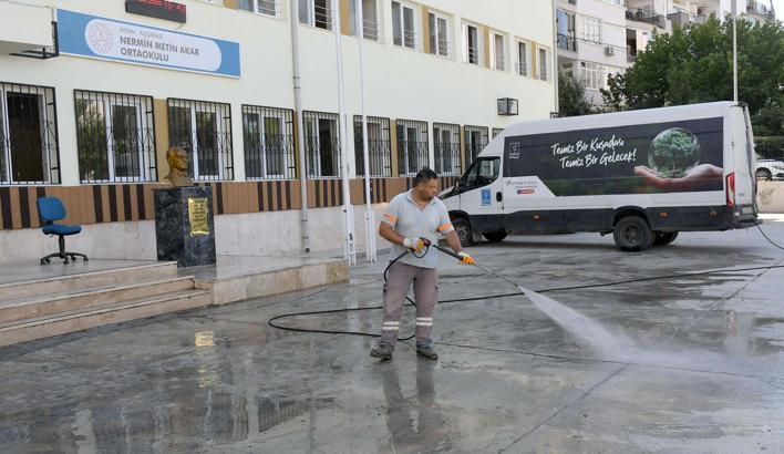 Kuşadası'nda okullar yeni eğitim öğretim yılına hazırlanıyor
