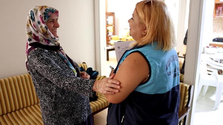 Akdeniz Belediyesi, evde temizlik hizmetiyle sosyal destek sağlıyor