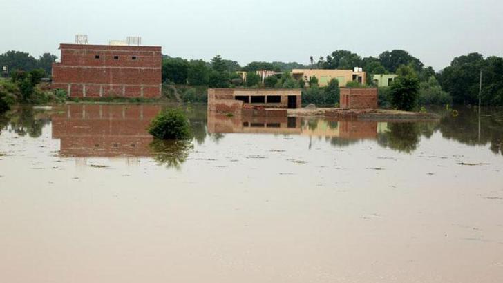Pakistan'ın Pencap eyaletindeki sel nedeniyle 300 bin kişi tahliye edildi
