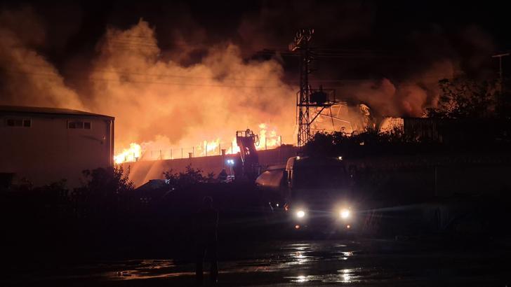 Niğde OSB’de plastik ambalaj fabrikasında yangın